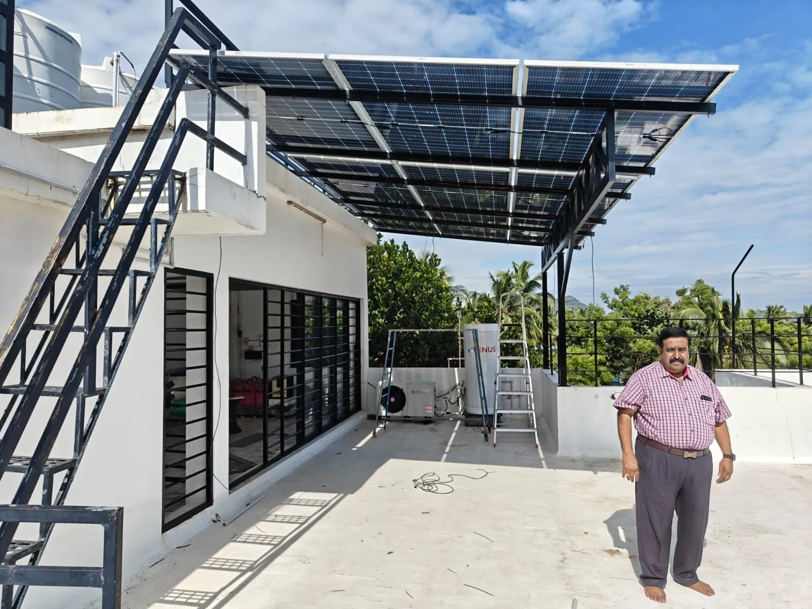 Solar Harvezt elevated-structure solar installation
