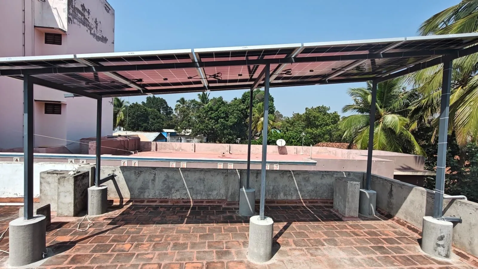 Solar Harvezt elevated-structure solar installation